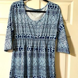 Dark blue/light blue tunic. Geometric print